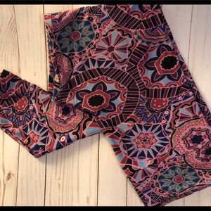 LulaRoe Tall & Curvy Leggings. Never worn.